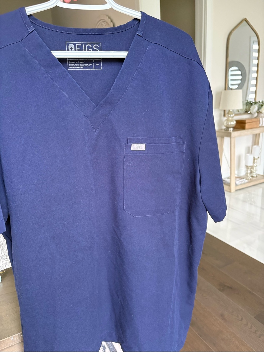 Figs Navy V-Neck Short Sleeve Scrub Women's Top with Chest Pocket XXL - Picture 3 of 6